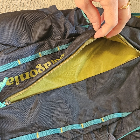 Patagonia nwot Navy Blue Backpack - Picture 7 of 9